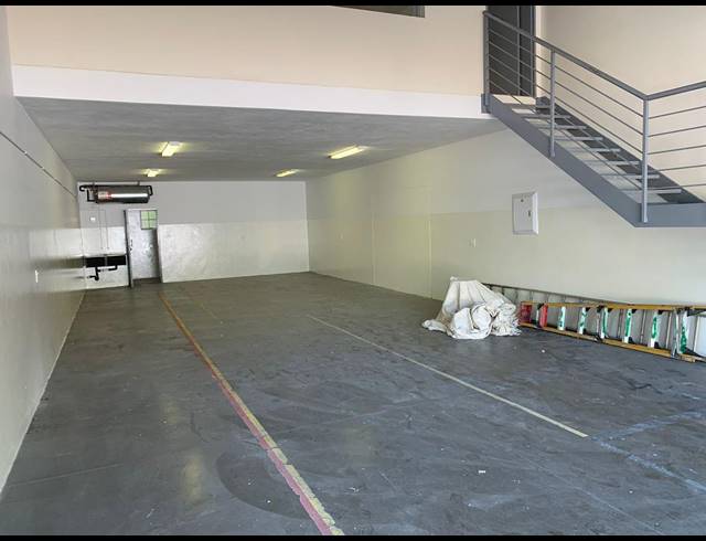 205M² WAREHOUSE TO LET IN BRAMLEY PARK